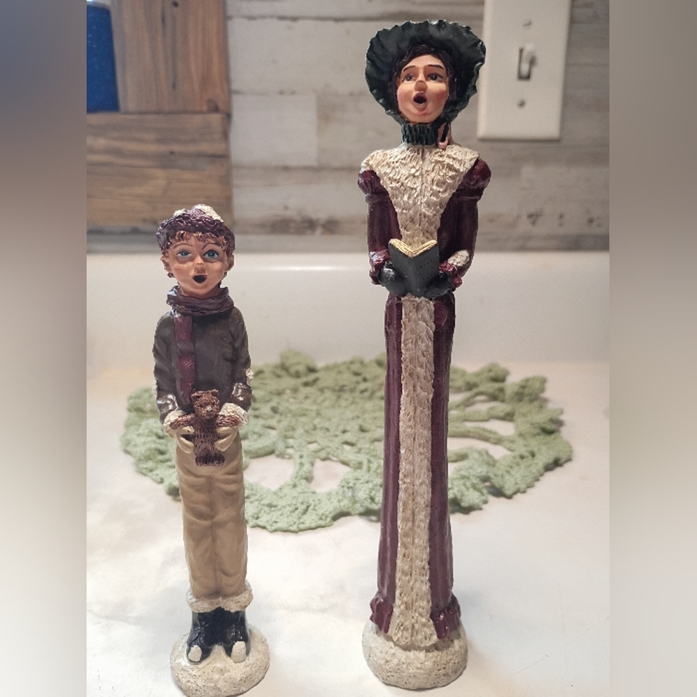 Windsor Holiday Caroler Figurines in Burgundy and Cream